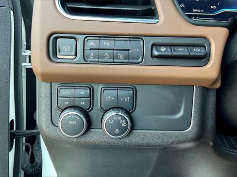 Used 2022 Chevrolet Suburban High Country w/ LPO, Illumination Package image 36