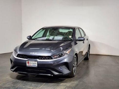 Used 2022 Kia Forte LXS w/ LXS Technology Package image 4