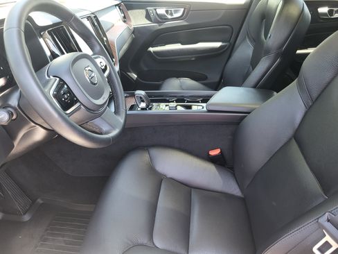 Certified 2024 Volvo XC60 B5 Plus w/ Protection Package Premier AWD/4WD image 10