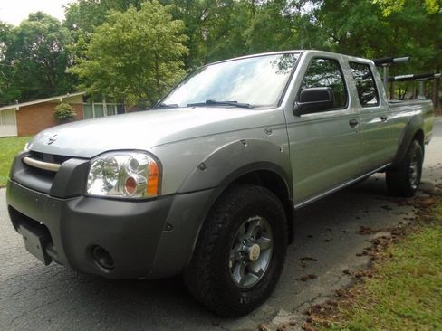Used 2002 Nissan Frontier XE AWD/4WD image 1