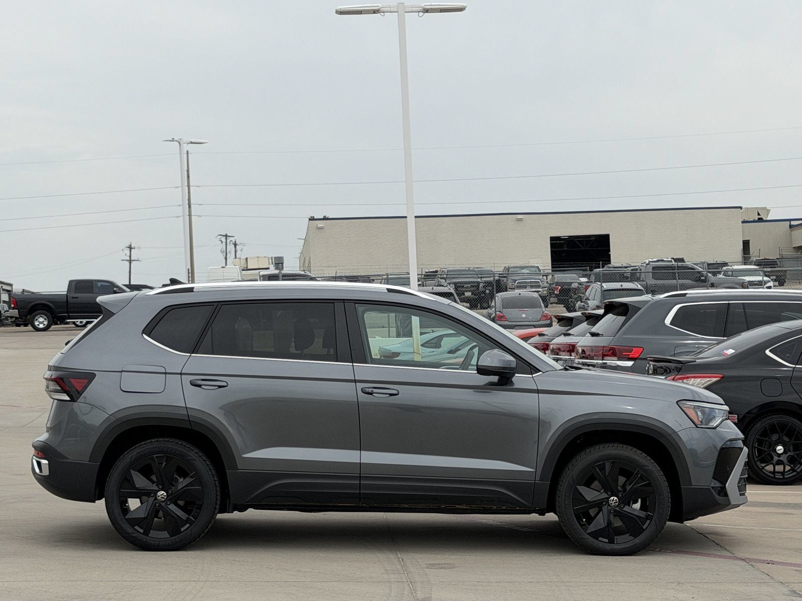 New 2026 Volkswagen Taos SE FWD image 3