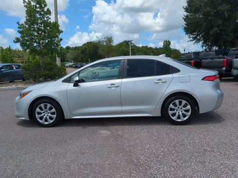 Used 2021 Toyota Corolla LE FWD image 3