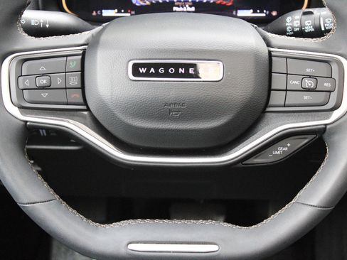 Used 2023 Jeep Wagoneer 4WD w/ Premium Group I image 16