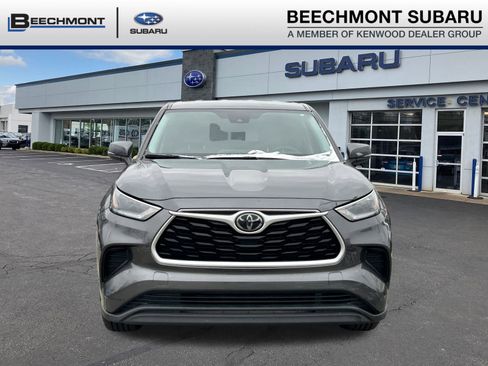 Used 2021 Toyota Highlander L image 2