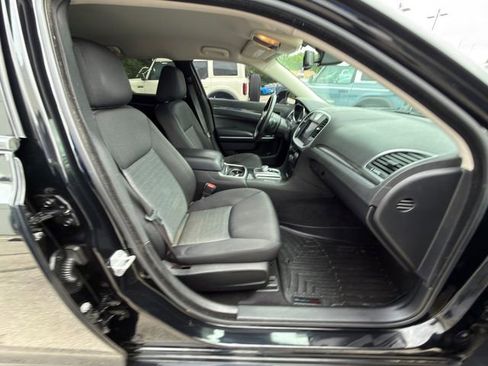 Used 2019 Chrysler 300 Touring w/ Sport Appearance Package RWD image 9