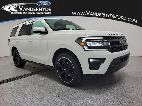 Used 2022 Ford Expedition Limited image 2