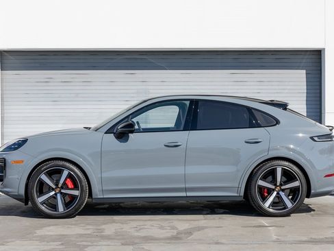 Certified 2025 Porsche Cayenne GTS image 2