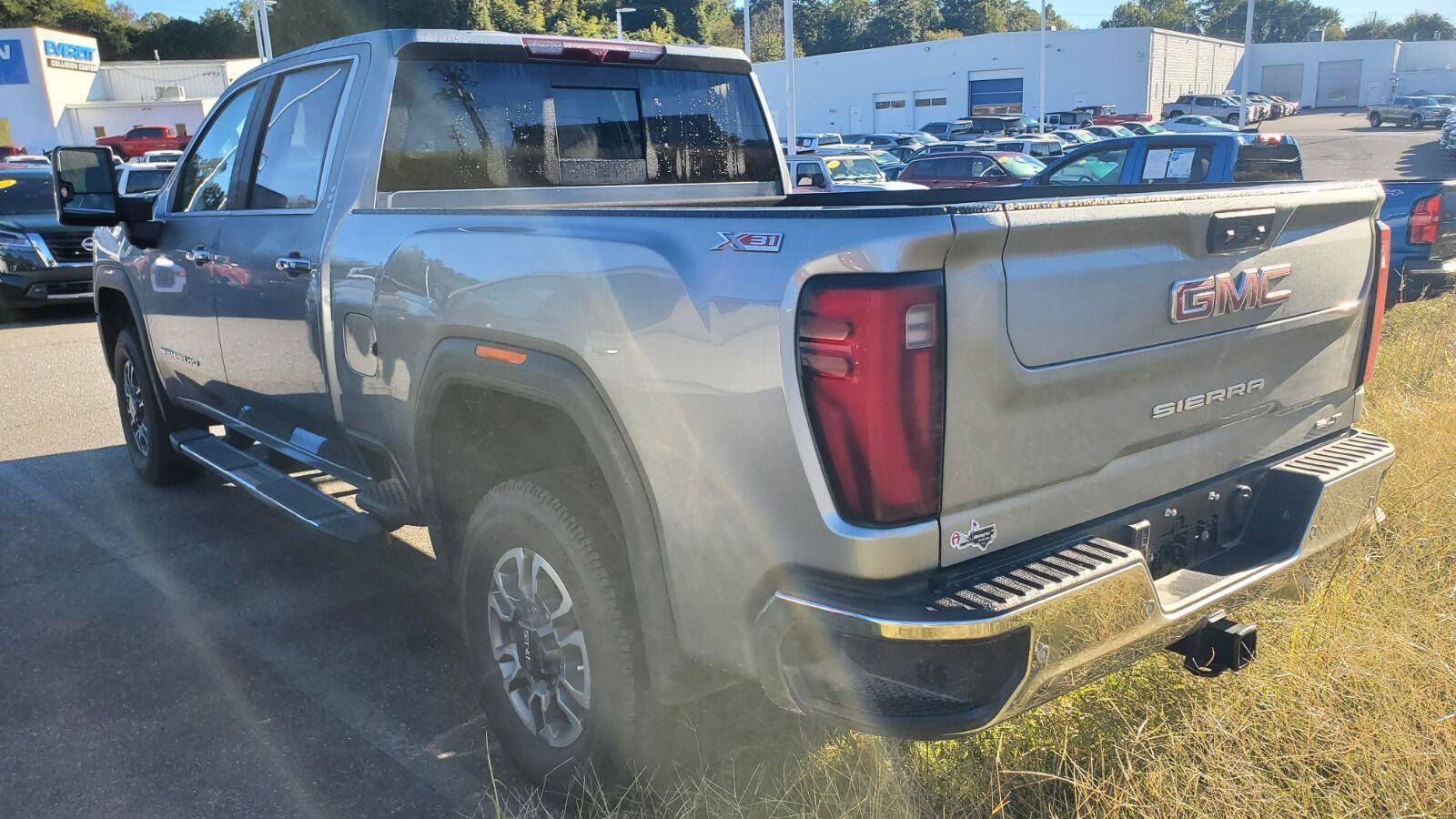 Used 2025 GMC Sierra 2500 SLT w/ SLT Premium Package AWD/4WD image 8