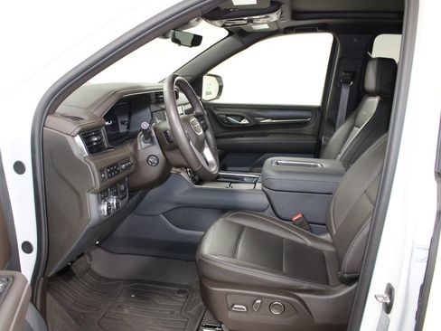 Used 2024 GMC Yukon XL Denali w/ Denali Reserve Package AWD/4WD image 23