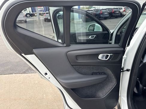 Certified 2025 Volvo XC40 B5 Core AWD/4WD image 27