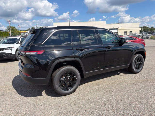 New 2026 Jeep Grand Cherokee Altitude AWD/4WD image 2