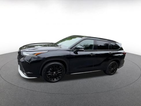Used 2025 Toyota Highlander XSE AWD/4WD image 8
