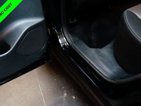 Used 2022 Nissan Rogue SV image 39