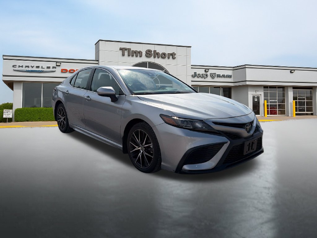 Used 2024 Toyota Camry SE FWD image 3