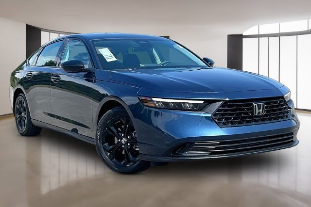 Certified 2025 Honda Accord SE image 3