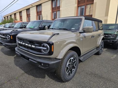 New 2026 Ford Bronco Outer Banks AWD/4WD image 1