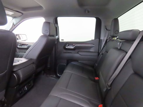 Used 2025 GMC Sierra 1500 SLT image 19