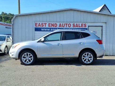 Used 2013 Nissan Rogue SL AWD/4WD image 2