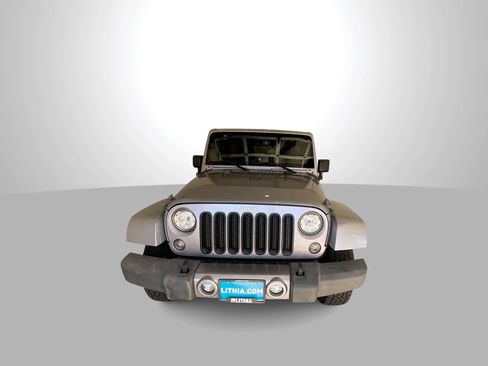 Used 2017 Jeep Wrangler Unlimited Sahara w/ Max Tow Package AWD/4WD image 3