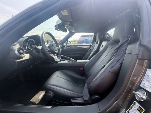 Used 2021 MAZDA MX-5 Miata RF Grand Touring RWD image 13