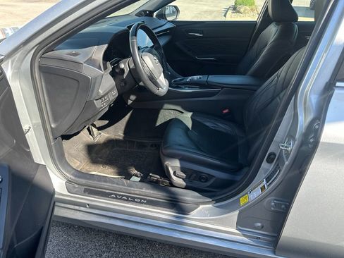 Used 2021 Toyota Avalon Limited w/ Advanced Safety Package FWD image 5