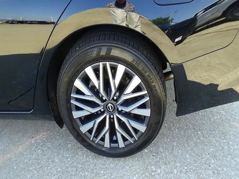 Used 2025 Nissan Altima 2.5 SV FWD image 10