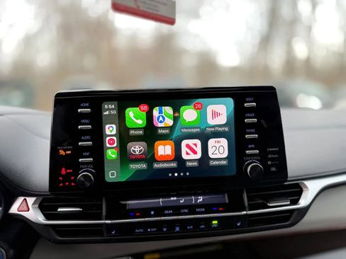 Used 2021 Toyota Sienna XLE w/ XLE Plus Package image 17