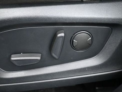 Used 2021 Ford Explorer XLT RWD image 12