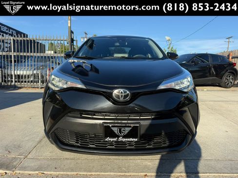 Used 2020 Toyota C-HR LE FWD image 2
