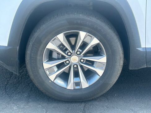 Used 2025 Chevrolet Equinox LT w/ Convenience Package II AWD/4WD image 11