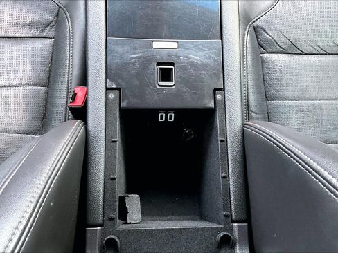Used 2019 Ford Taurus Limited FWD image 25
