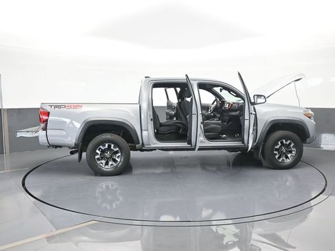 Used 2019 Toyota Tacoma TRD Off-Road image 70