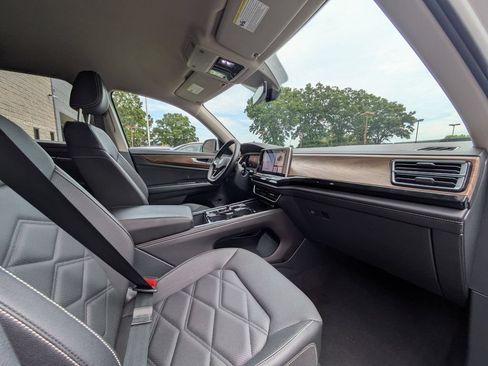 Used 2025 Volkswagen Atlas SE AWD/4WD image 31