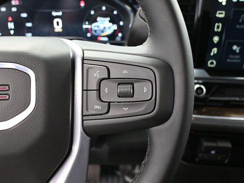 Used 2025 GMC Sierra 2500 SLE image 28