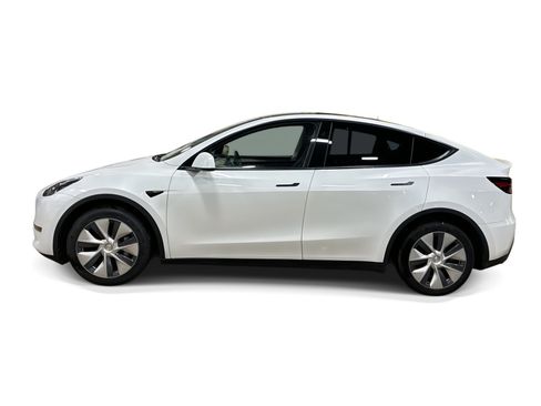 Certified 2023 Tesla Model Y AWD image 3