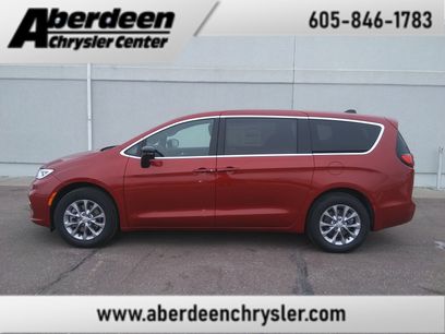 New 2026 Chrysler Pacifica Select