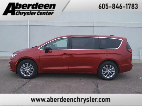 New 2026 Chrysler Pacifica Select image 1