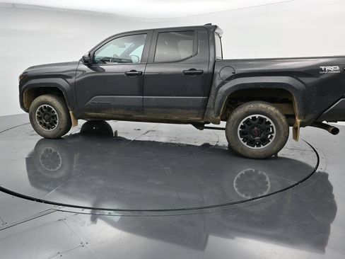 Used 2024 Toyota Tacoma TRD Off-Road AWD/4WD image 5