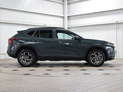 Used 2025 Chevrolet Trax LT w/ Driver Confidence Package FWD image 9