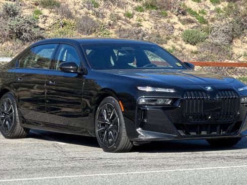 Certified 2023 BMW 760i xDrive w/ Executive Package image 5