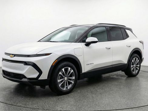 Used 2025 Chevrolet Equinox LT image 3