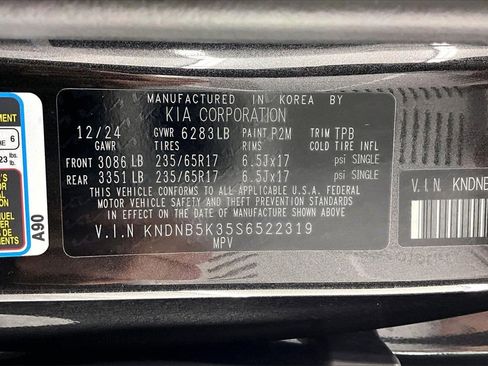 Used 2025 Kia Carnival image 35