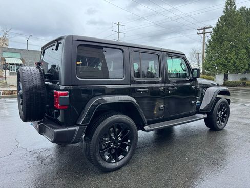 Used 2022 Jeep Wrangler Unlimited Sahara w/ Cold Weather Group image 11