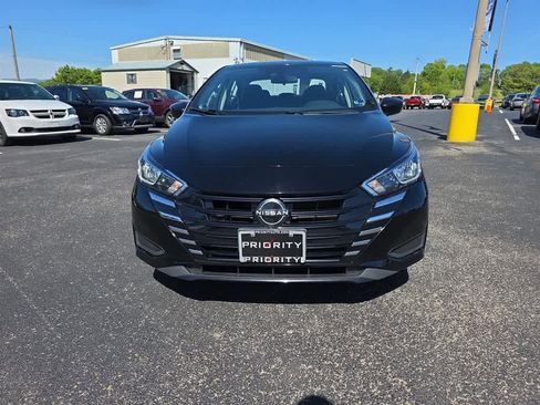 Used 2023 Nissan Versa SV FWD image 4