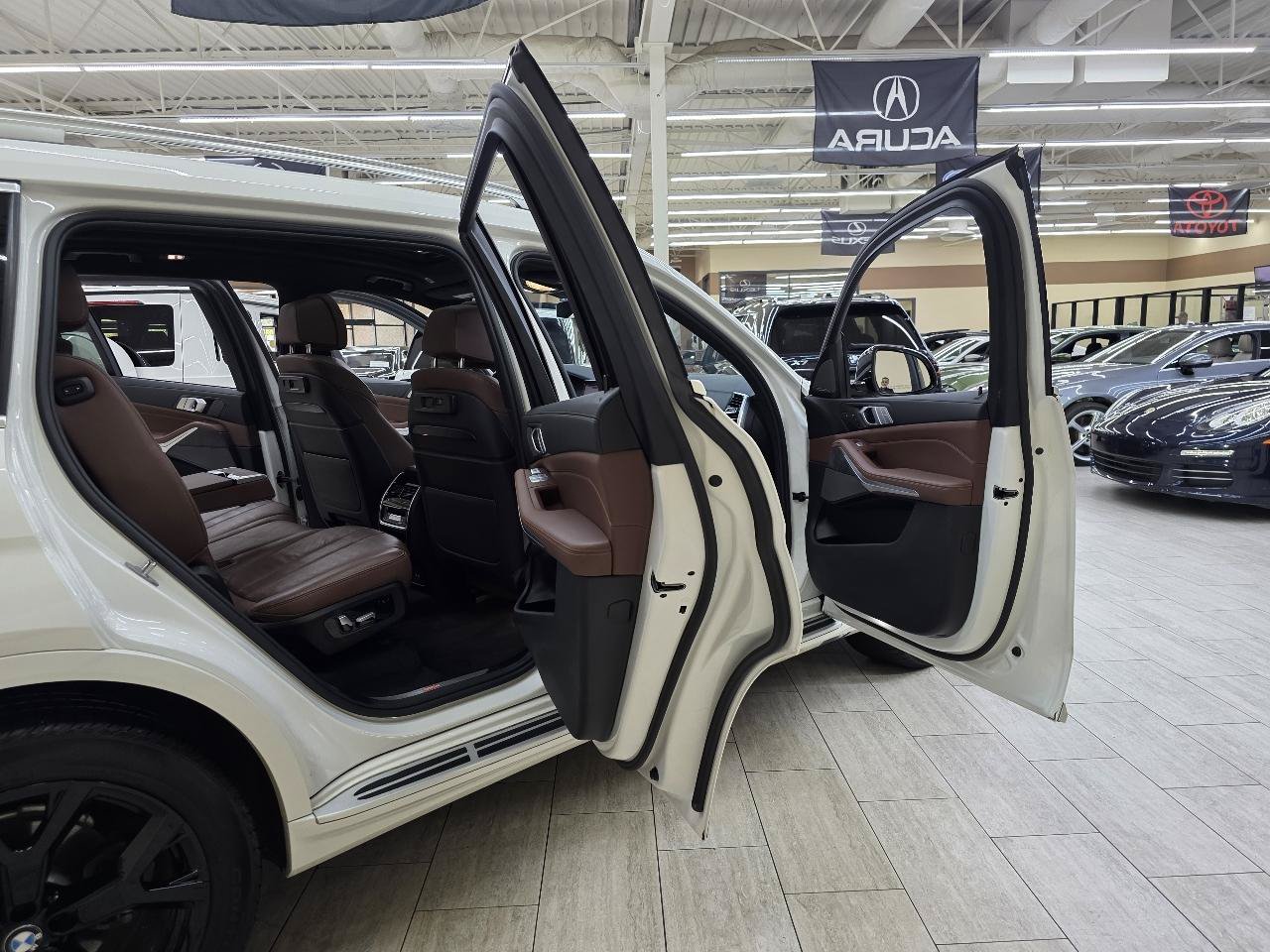 Used 2020 BMW X7 xDrive40i w/ Premium Package AWD/4WD image 16