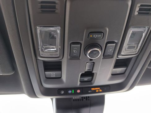 Used 2025 GMC Yukon Elevation w/ Elevation Premium Package AWD/4WD image 31