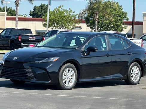 Used 2025 Toyota Camry LE FWD image 9