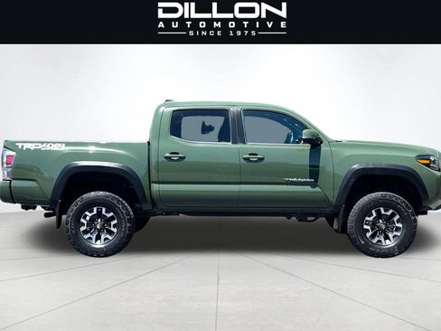 Used 2021 Toyota Tacoma TRD Off-Road w/ TRD Premium Off Road Package AWD/4WD image 3