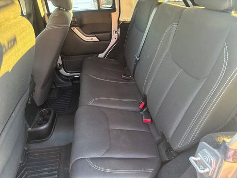 Used 2017 Jeep Wrangler Unlimited Sahara image 10