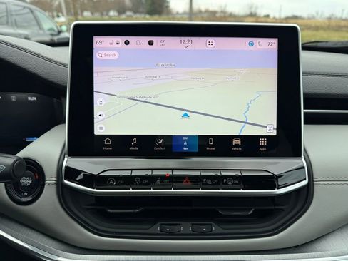 Used 2024 Jeep Compass Limited w/ Elite Group image 18